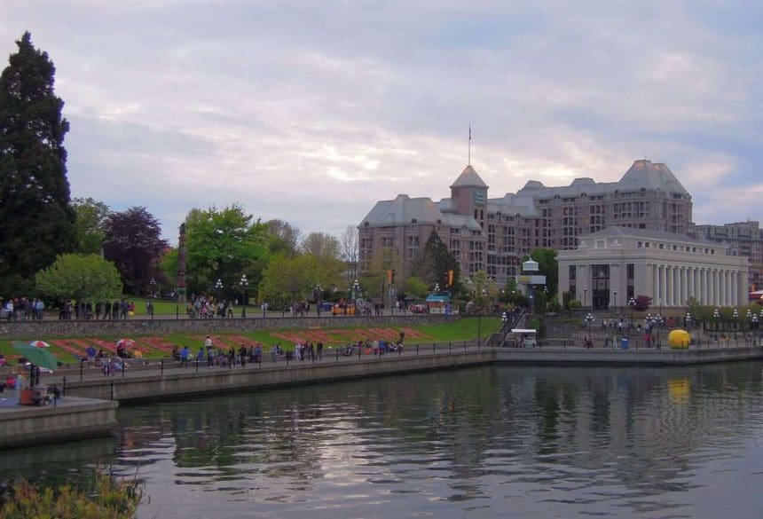 what to see on vancouver island