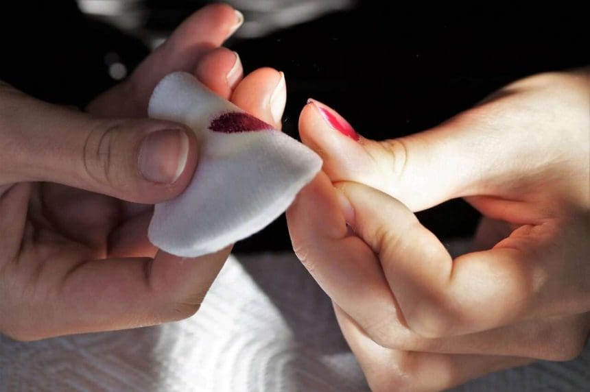 How to Take Shellac off at Home