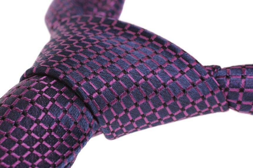 How to tie the windsor knot